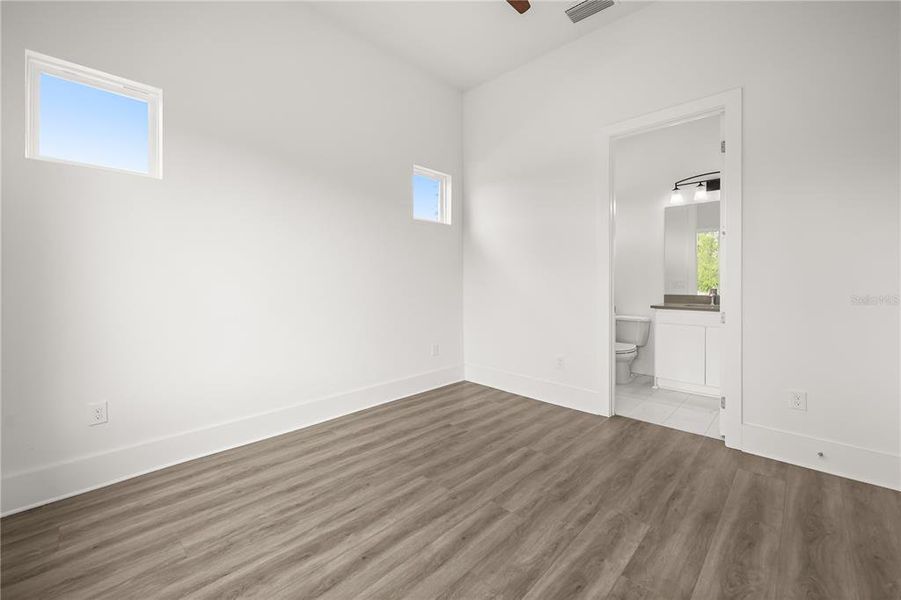 Spacious, unfurnished interior of a new home in , Kissimmee (Image 39).