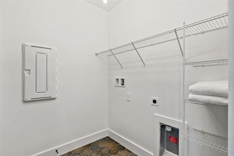Spacious, unfurnished interior of a new home in , Orlando (Image 27).