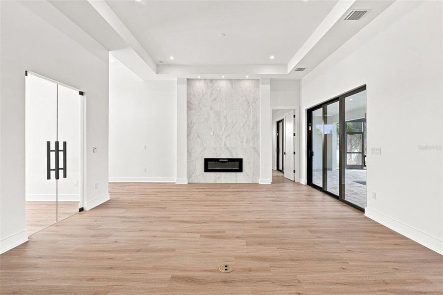 Spacious, unfurnished interior of a new home in , Placida (Image 46).