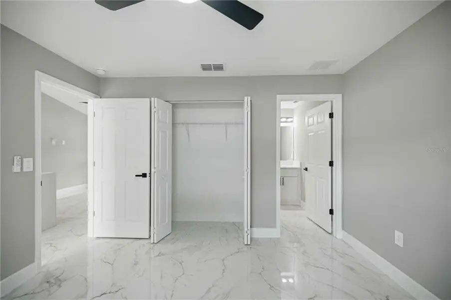 Spacious, unfurnished interior of a new home in , Ocala (Image 10).