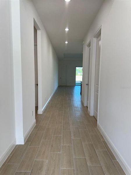 Spacious, unfurnished interior of a new home in Ridgehaven, Ormond Beach (Image 13).