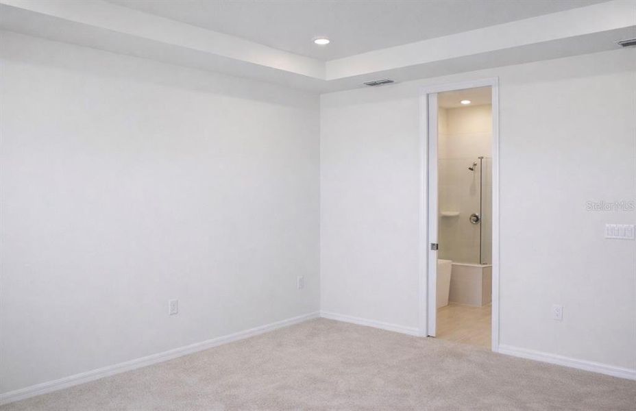 Spacious, unfurnished interior of a new home in , Clermont (Image 18).