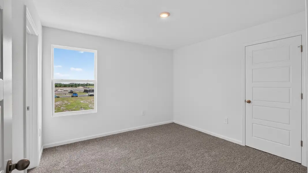 Representative unfurnished interior of a home built from the Weston by D.R. Horton in Bridle Creek Townhomes, Jacksonville (Image 23).