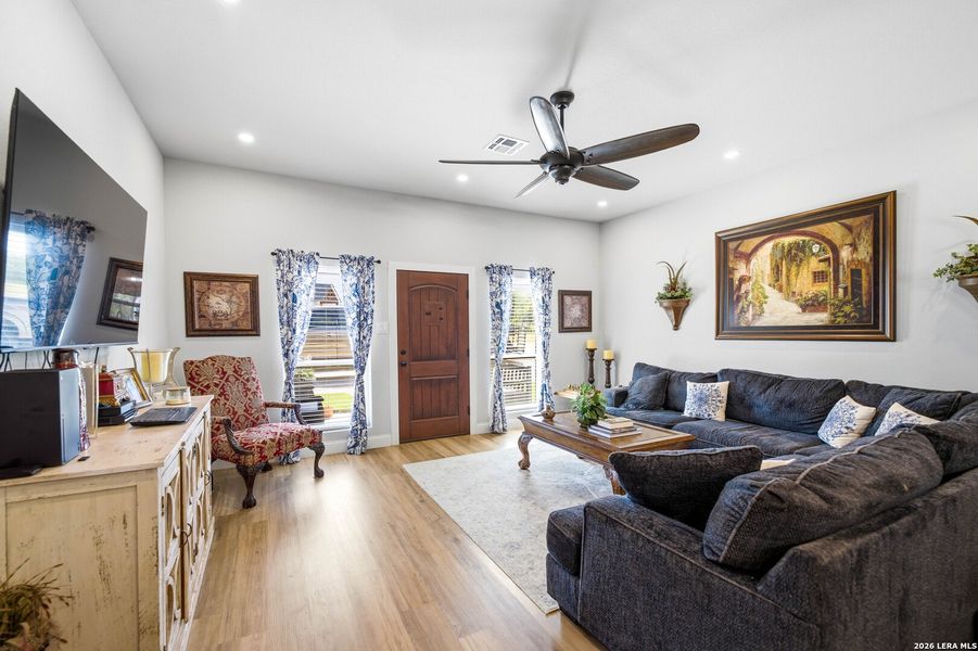 Furnished interior view inside a new home in , Runge (Image 18).