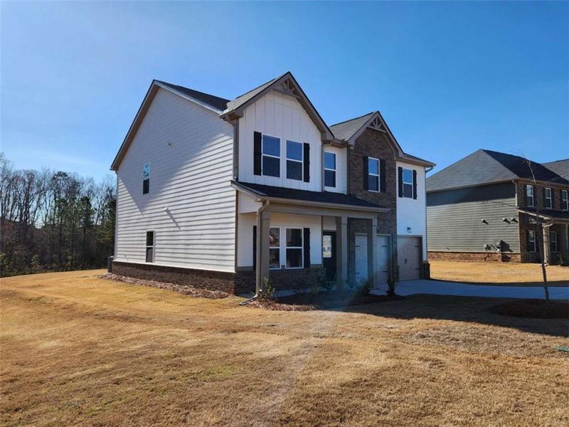 Exterior details and patio area of a home in Southern Hills, McDonough (Image 3).