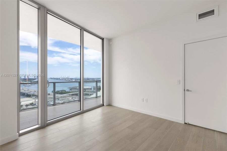 Spacious, unfurnished interior of a new home in , Miami (Image 18).