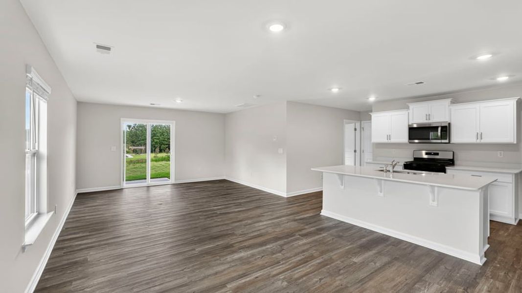Spacious, unfurnished interior of a new home in Seneca Falls, Seneca (Image 17).