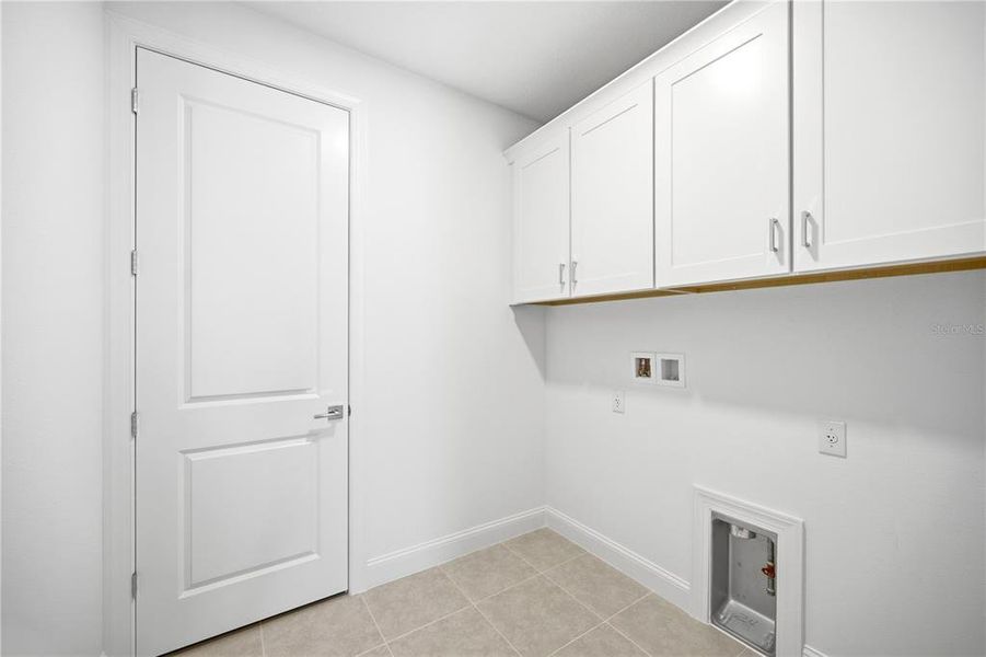 Spacious, unfurnished interior of a new home in , Apollo Beach (Image 29). Spacious, unfurnished interior of a new home in , Apollo Beach (Image 29).