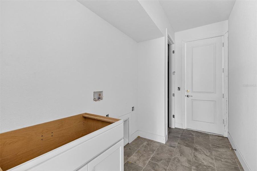 Spacious, unfurnished interior of a new home in , Port Charlotte (Image 20).