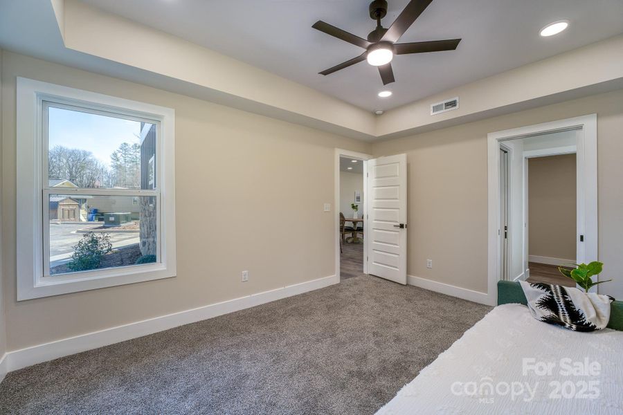 Spacious, unfurnished interior of a new home in , Brevard (Image 19).