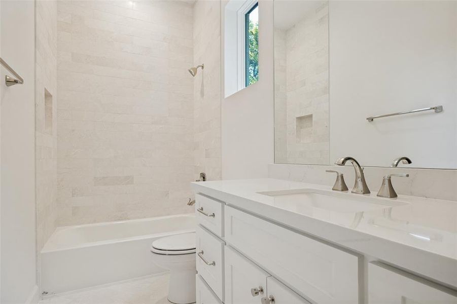 Furnished interior view inside a new home in , Dallas (Image 8).