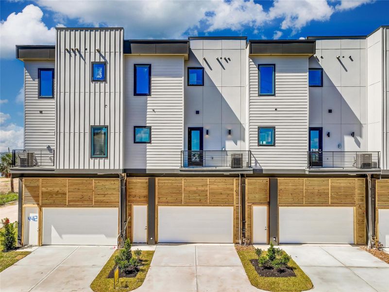 Front exterior of a new home in Lago Pointe, Seabrook, TX, highlighting curb appeal (Image 20).