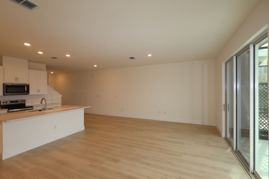 Spacious, unfurnished interior of a new home in North River Ranch – Townhomes, Parrish (Image 7). Spacious, unfurnished interior of a new home in North River Ranch – Townhomes, Parrish (Image 7).