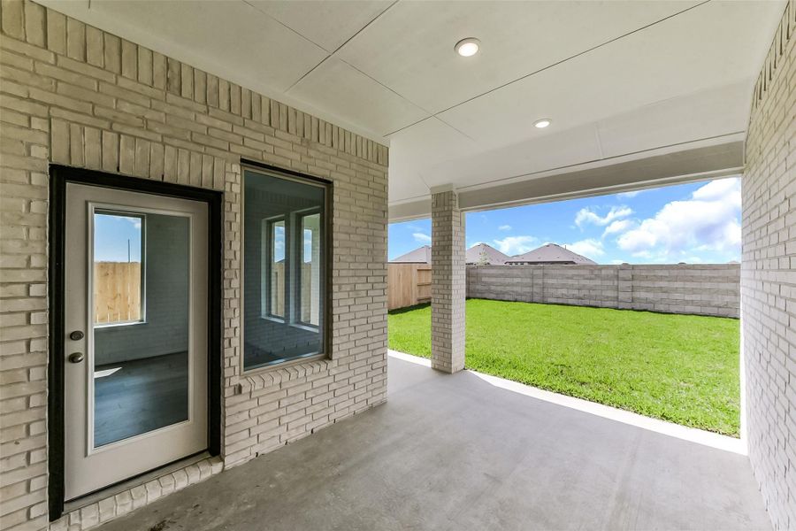 Exterior details and patio area of a home in River Ranch Meadows, Dayton (Image 25).