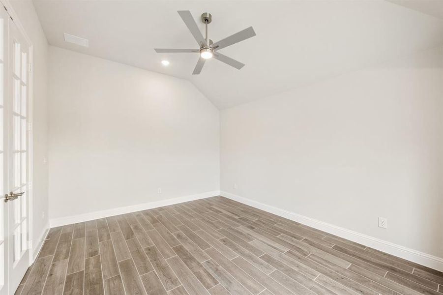 Spacious, unfurnished interior of a new home in Sunrise at Garden Valley, Waxahachie (Image 18).