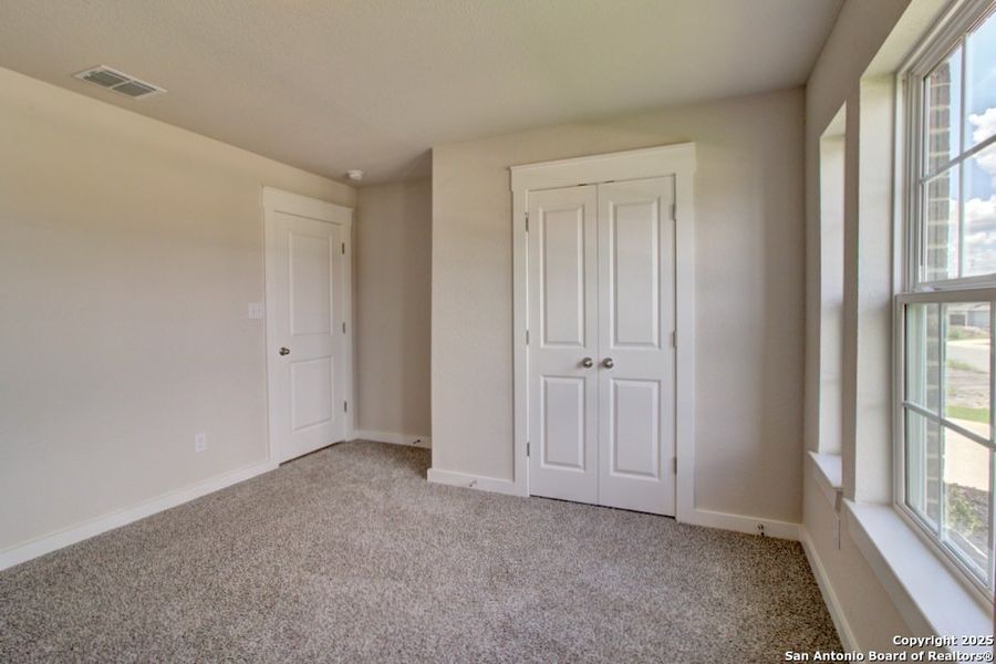 Spacious, unfurnished interior of a new home in Cloud Country, New Braunfels (Image 9).