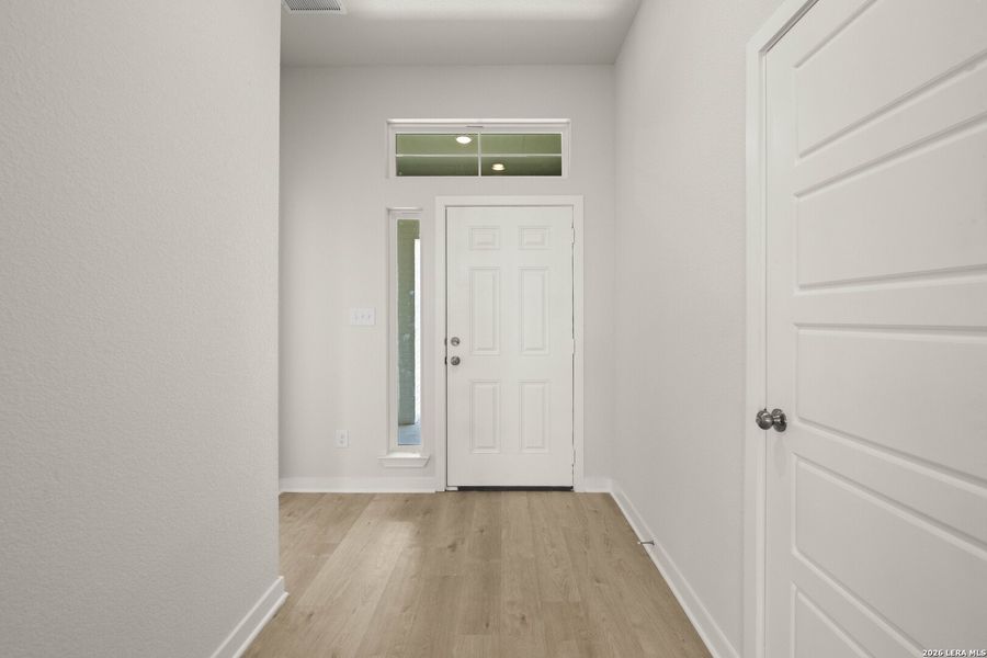Spacious, unfurnished interior of a new home in Arroyo Ranch, Seguin (Image 16). Spacious, unfurnished interior of a new home in Arroyo Ranch, Seguin (Image 16).