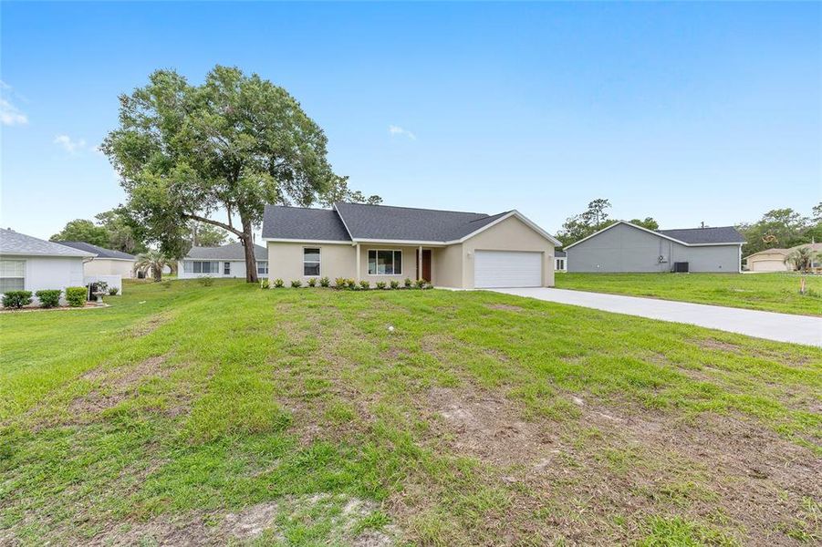 Exterior details and patio area of a home in , Dunnellon (Image 29). Exterior details and patio area of a home in , Dunnellon (Image 29).