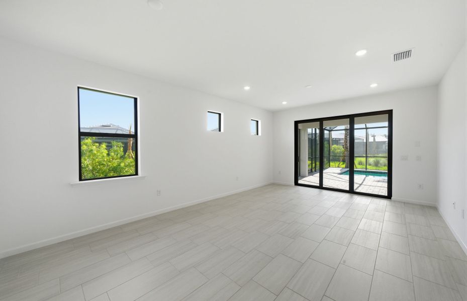 Spacious, unfurnished interior of a new home in Terreno, Naples (Image 15). Spacious, unfurnished interior of a new home in Terreno, Naples (Image 15).