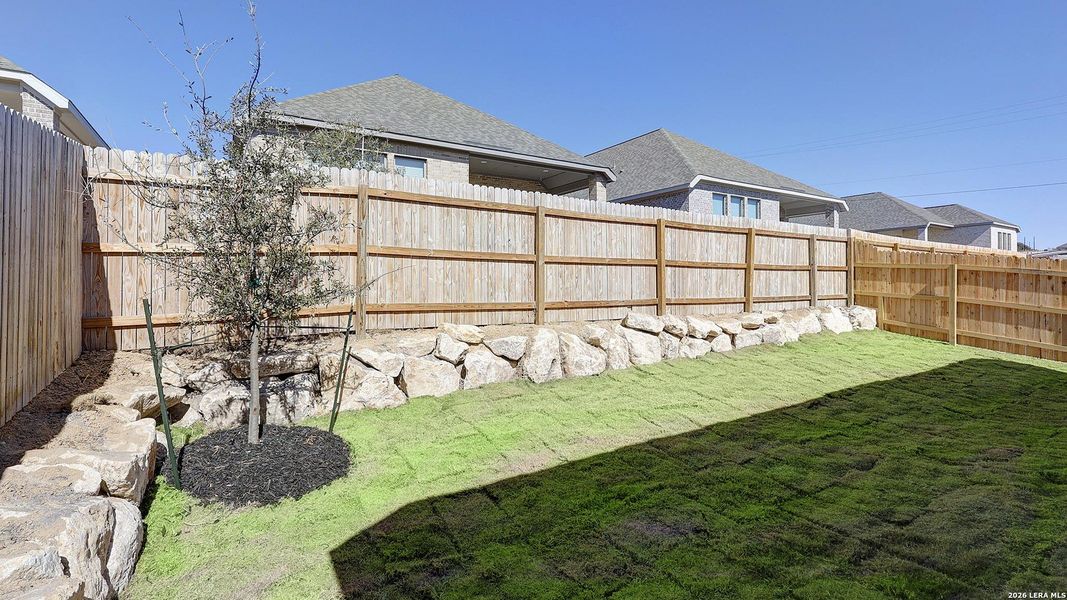 Exterior details and patio area of a home in Arcadia Ridge, San Antonio (Image 19).