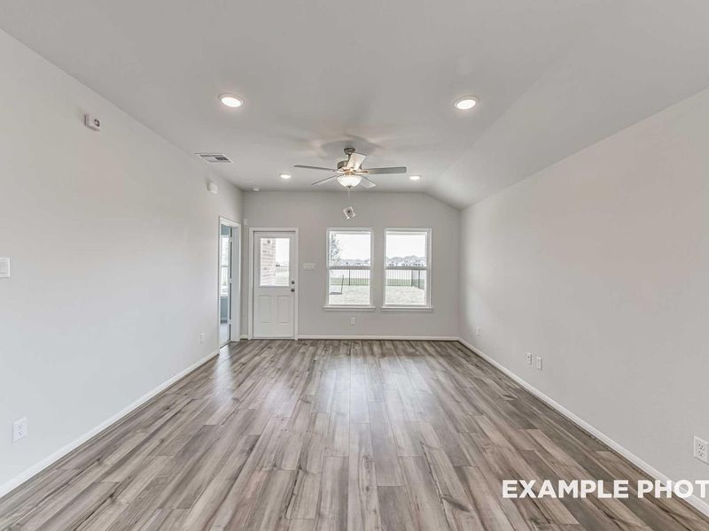 Spacious, unfurnished interior of a new home in River Ranch Meadows, Dayton (Image 13).