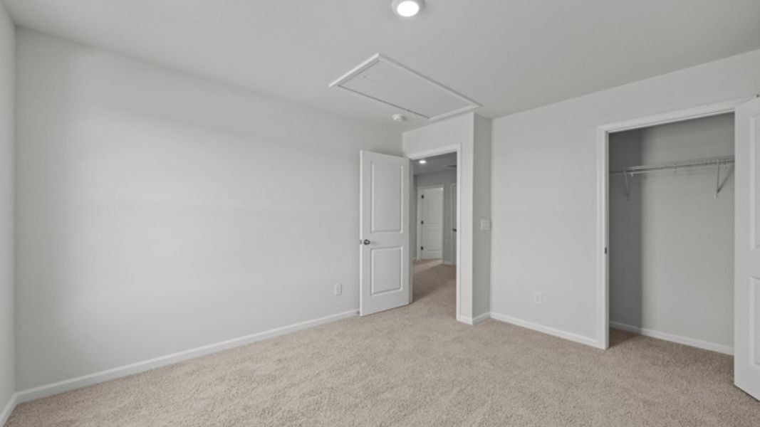 Spacious, unfurnished interior of a new home in East Ridge, Ayden (Image 31).