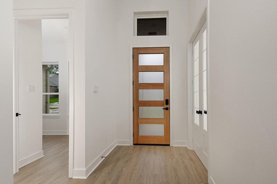 Spacious, unfurnished interior of a new home in , Conroe (Image 22).