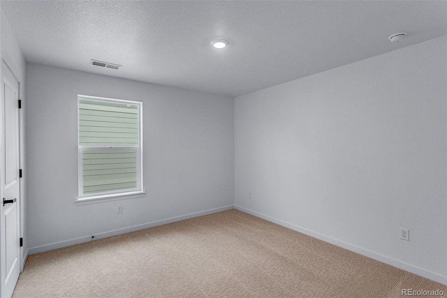 Spacious, unfurnished interior of a new home in Hansen Farm, Fort Collins (Image 29).