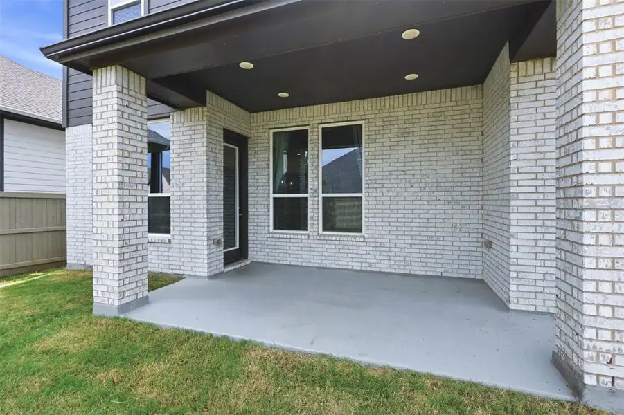Covered patio featuring a concrete slab, recessed lighting, and white brick columns