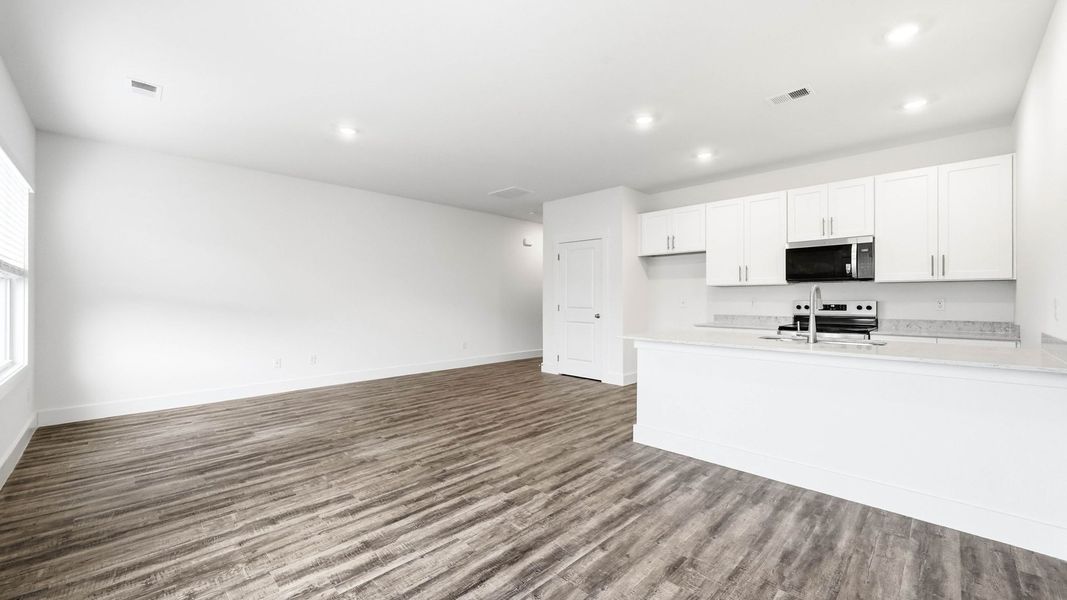 Spacious, unfurnished interior of a new home in The Arbor Townhomes, Kingsport (Image 11).