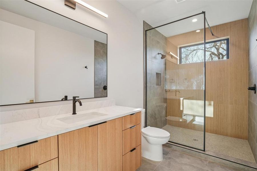 Furnished interior view inside a new home in , Dallas (Image 28). Furnished interior view inside a new home in , Dallas (Image 28).