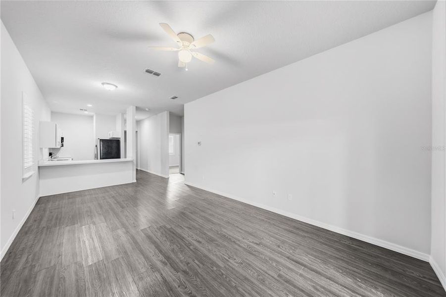 Spacious, unfurnished interior of a new home in , Edgewater (Image 15).