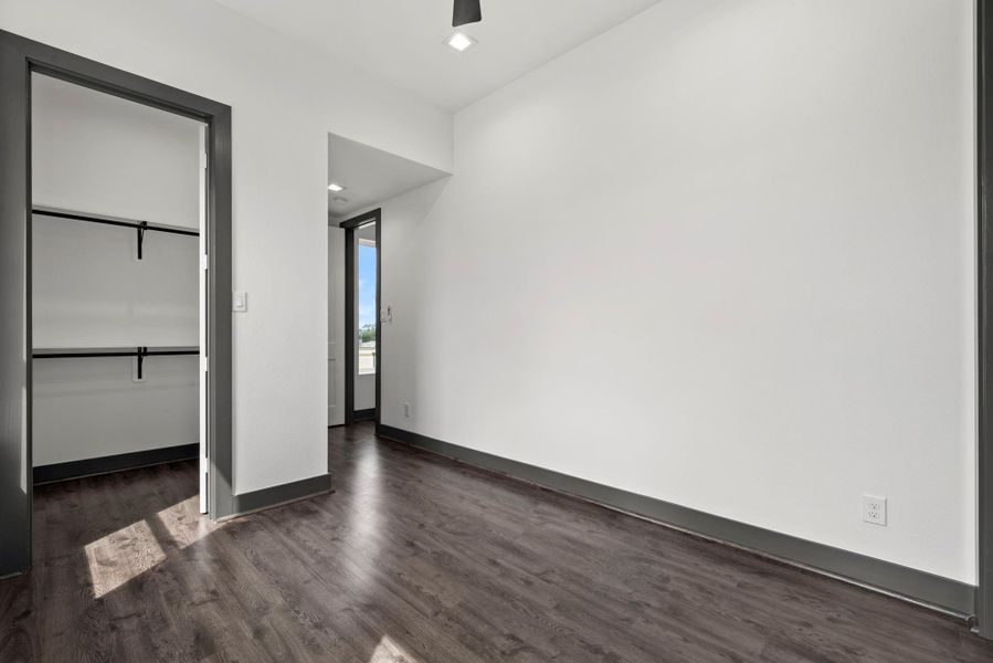 Spacious, unfurnished interior of a new home in , Houston (Image 25).