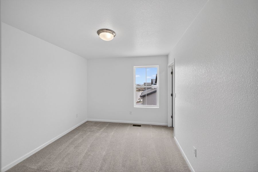Spacious, unfurnished interior of a new home in Parterre, Thornton (Image 12).