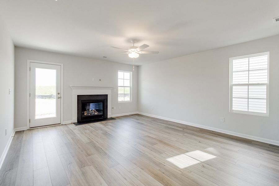 Spacious, unfurnished interior of a new home in Winston Point, Gilbert (Image 21).