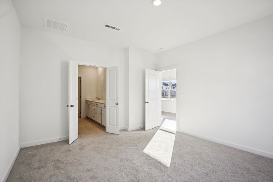 Spacious, unfurnished interior of a new home in Greystone - Vista Townhomes, Smyrna (Image 12).
