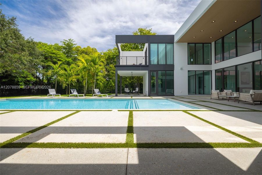 Exterior details and patio area of a home in , Pinecrest (Image 32).