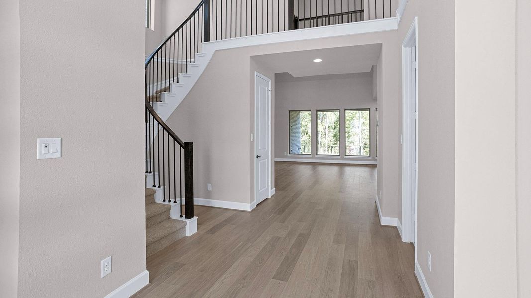 Spacious, unfurnished interior of a new home in Evergreen 70', Conroe (Image 16).