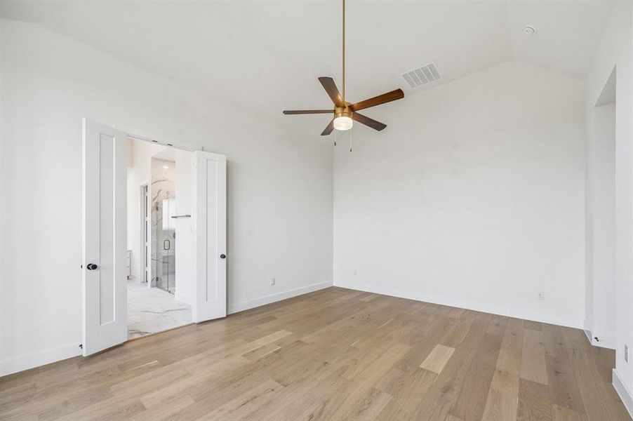 Spacious, unfurnished interior of a new home in Saddle Star Estates, Rockwall (Image 20). Spacious, unfurnished interior of a new home in Saddle Star Estates, Rockwall (Image 20).