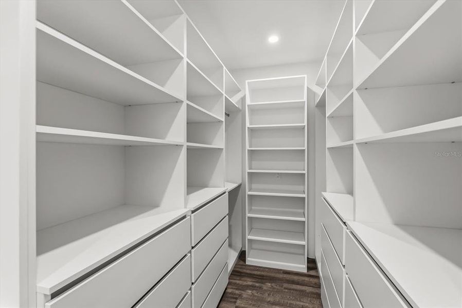 Furnished interior view inside a new home in , Orlando (Image 34).