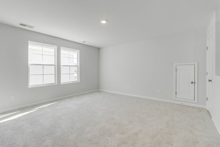 Spacious, unfurnished interior of a new home in Ellington, Elgin (Image 28).