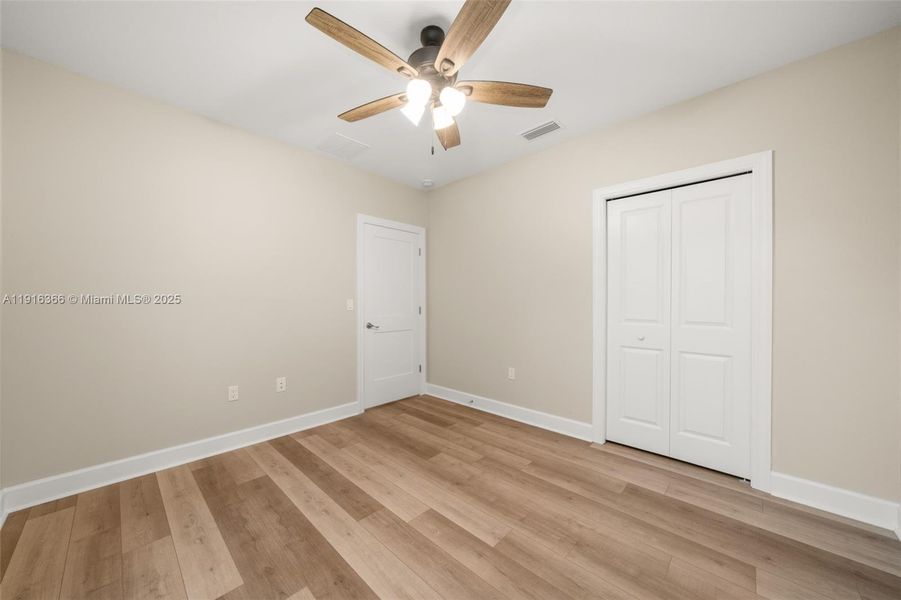 Spacious, unfurnished interior of a new home in , Sebring (Image 24).
