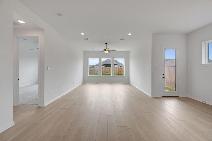 Spacious, unfurnished interior of a new home in Jordan Ranch - Terrace Collection, Fulshear (Image 22).
