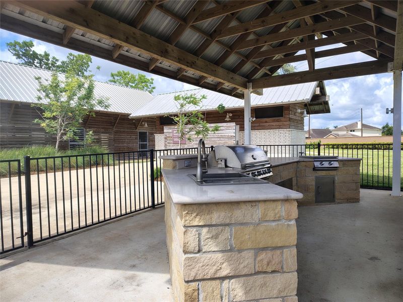 Community amenities in Woodshore, Clute (Image 24).