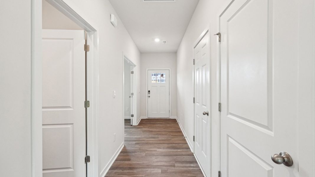Spacious, unfurnished interior of a new home in Reedy Creek Preserve, Charlotte (Image 12).