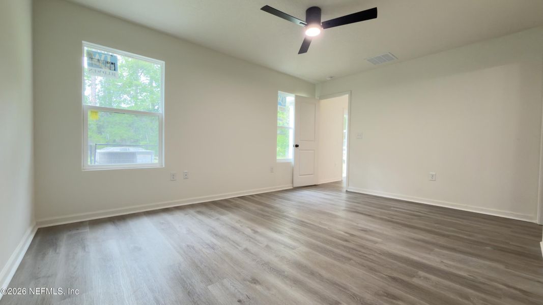 Spacious, unfurnished interior of a new home in , Jacksonville (Image 13).
