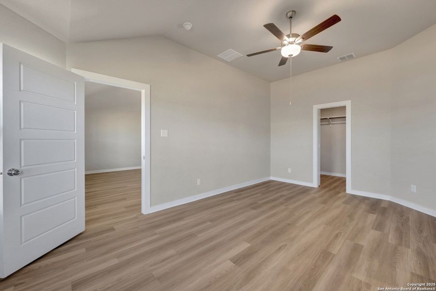 Spacious, unfurnished interior of a new home in Winding Brook, San Antonio (Image 22).