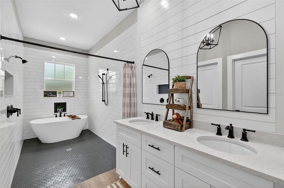 Furnished interior view inside a new home in , Dunnellon (Image 31).