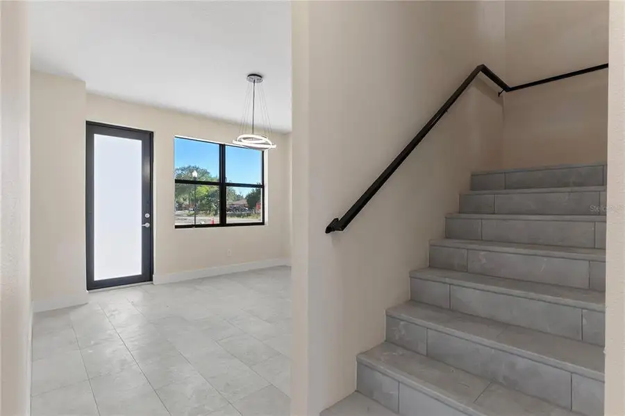 Spacious, unfurnished interior of a new home in , Tampa (Image 15).