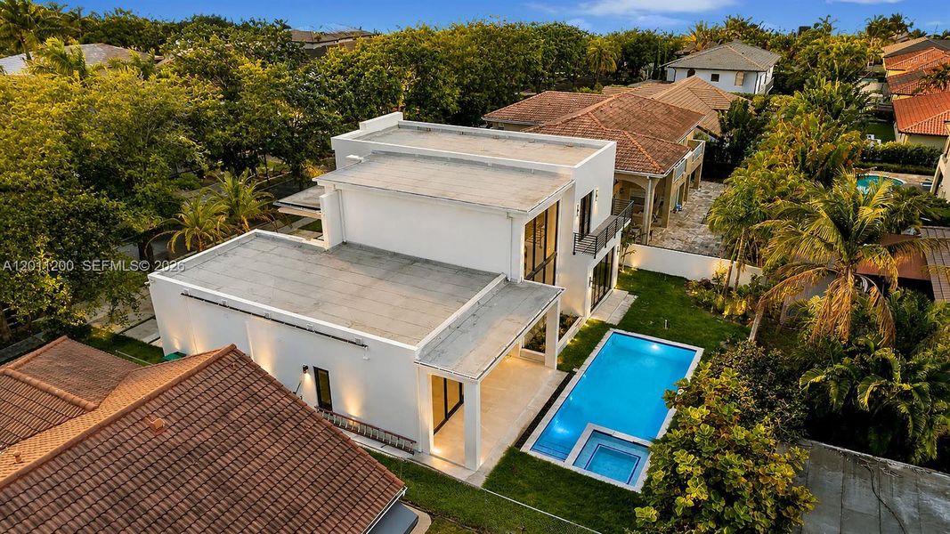 Exterior details and patio area of a home in , Miami Lakes (Image 44).